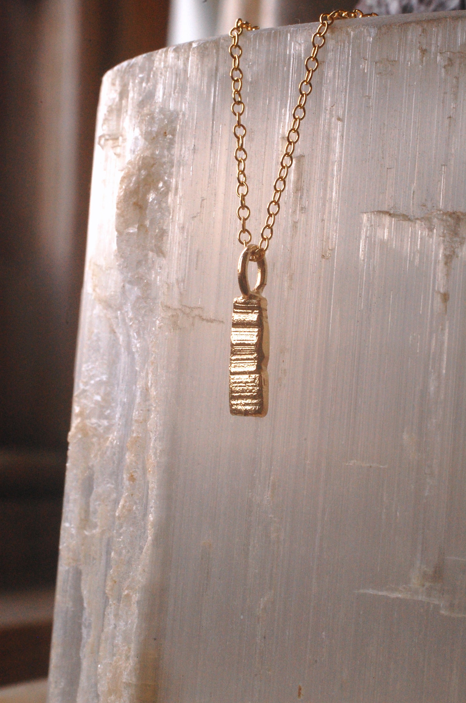 CLARITY Pendant Necklace in Gold or Silver