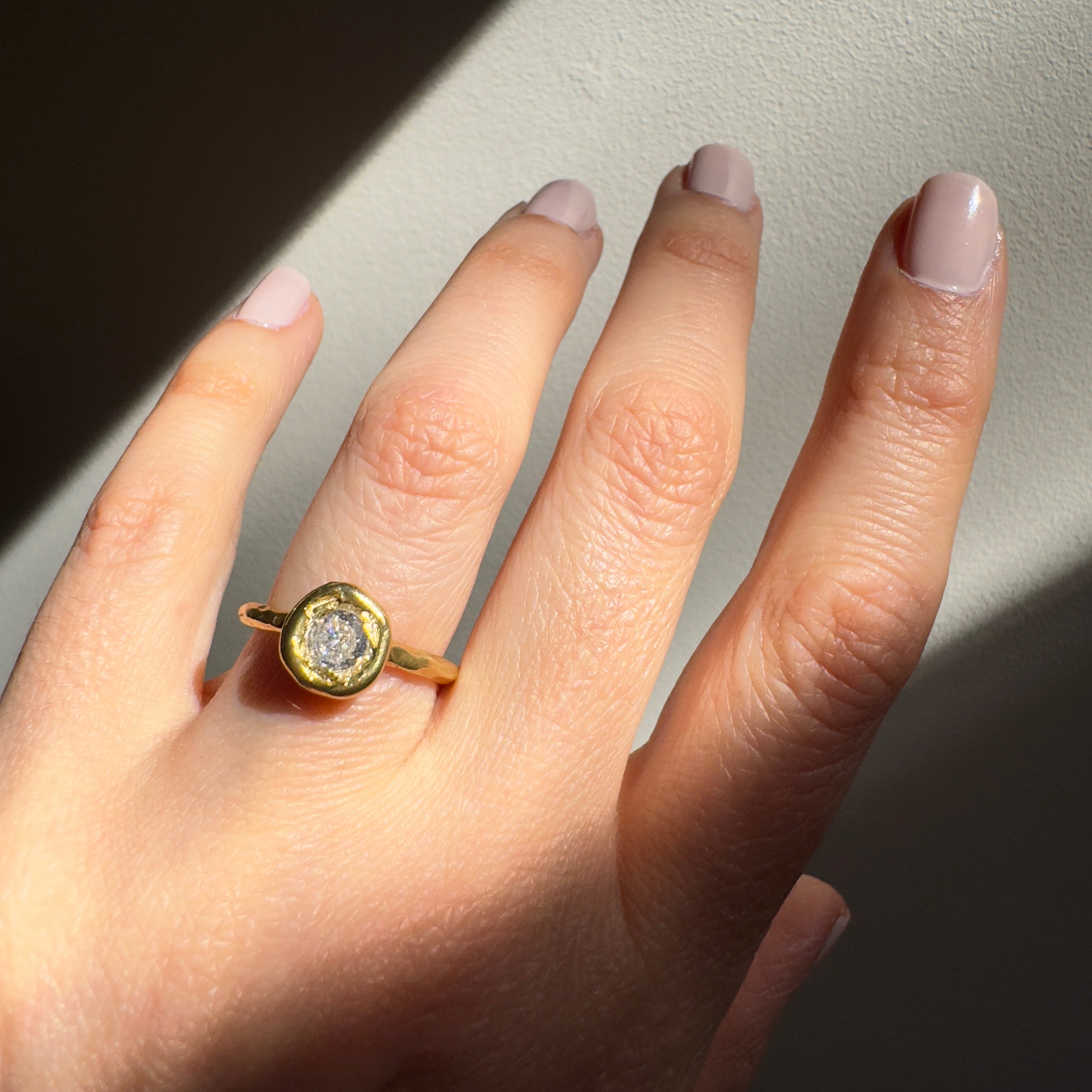 Diamond Engagement Ring in Gold - Alignment